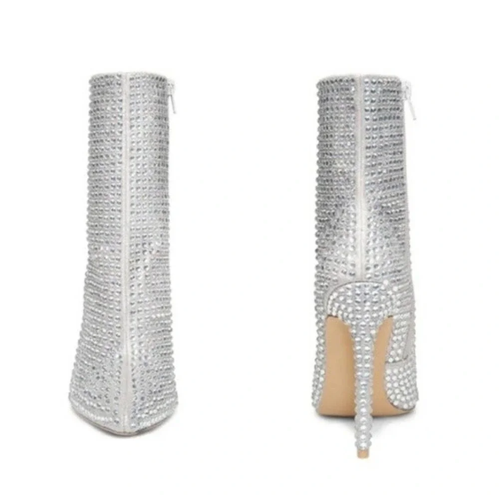 NEW! STEVE MADDEN Rhinestone Boots 5.5.
